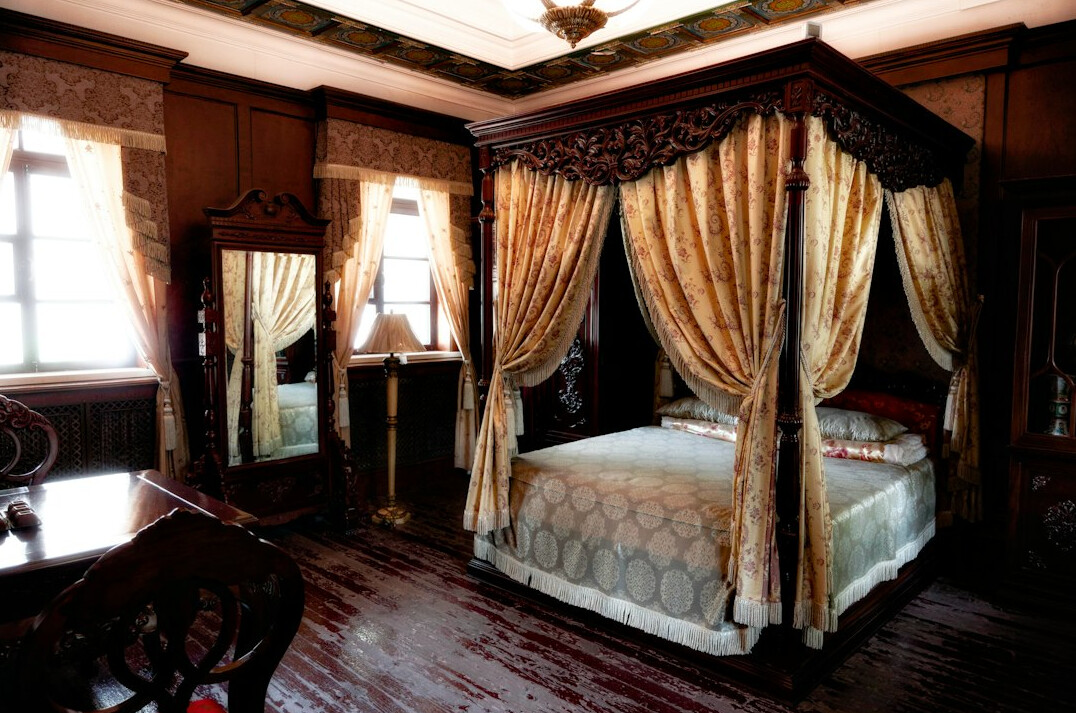 celebrity bedroom suite
