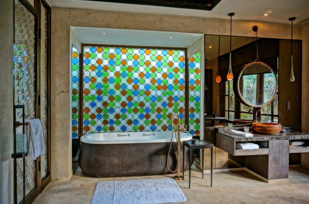luxury celebrity bathroom